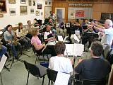 Der Musikzug der Borkumer Feuerwehr<br>
Der reizte auch manchen der Bläser sehr<br>
Im vollen Register<br>
Den Marsch prima vista…