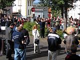 Es passen nicht alle aufs Bild: Beim
Eröffnungsblasen war der Kirchplatz in Kleinlinden voller
Posaunenchöre